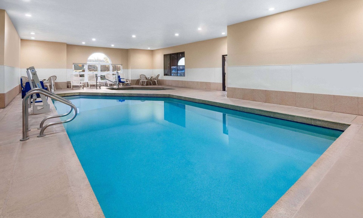 Williams Hotel | Howard Johnson by Wyndham Williams