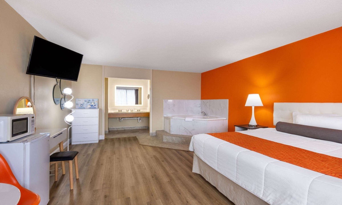Salem Hotel | Howard Johnson Hotel & Conference Center by Wyndham Salem
