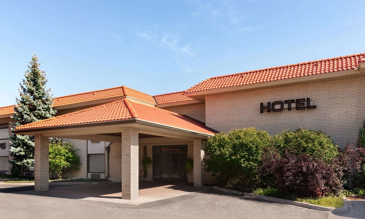 Windsor Hotel | Howard Johnson Plaza by Wyndham Windsor