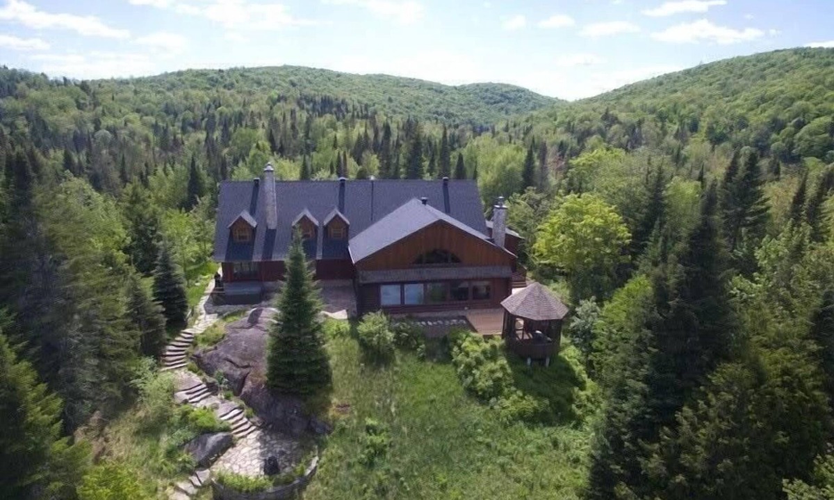 St-Adolphe-d'Howard Ski Chalet | Howard Lodge- large group accomodation