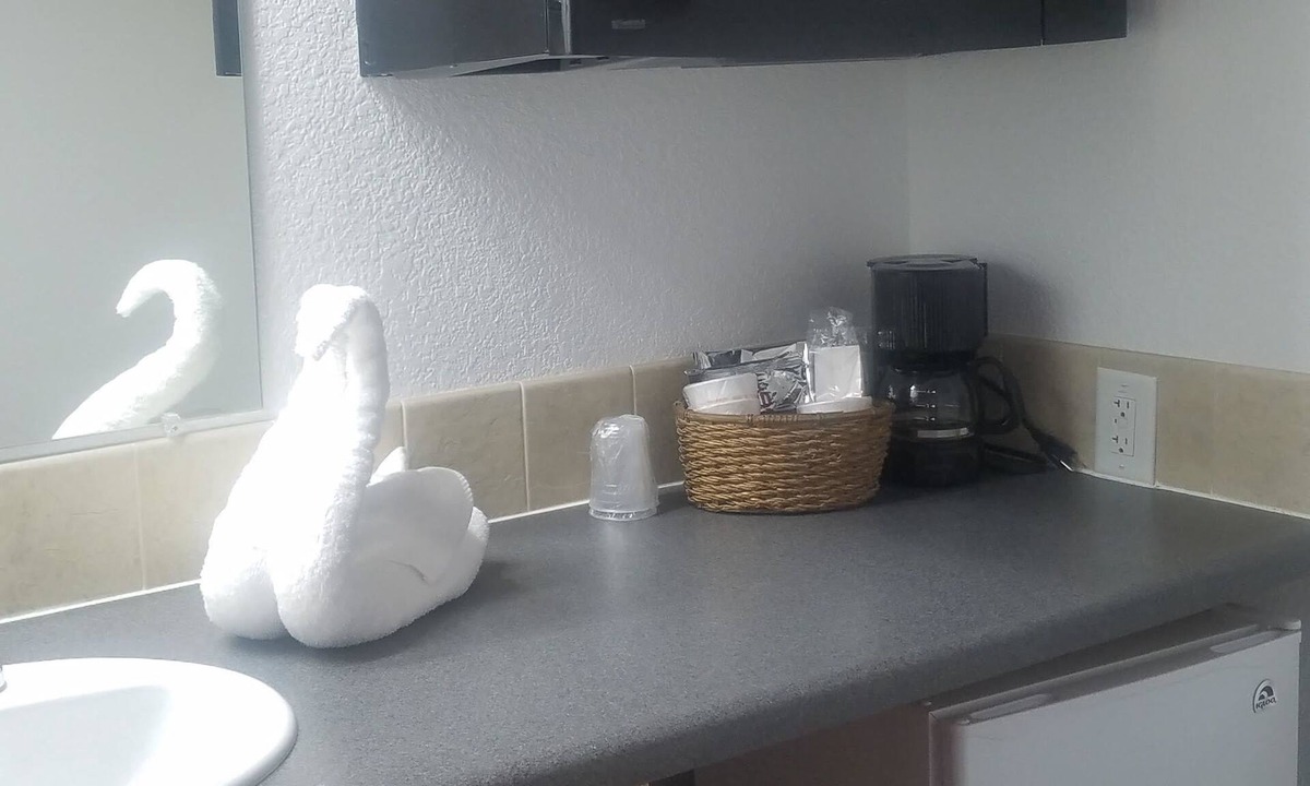 Glendo Hotel | Howard's Motel