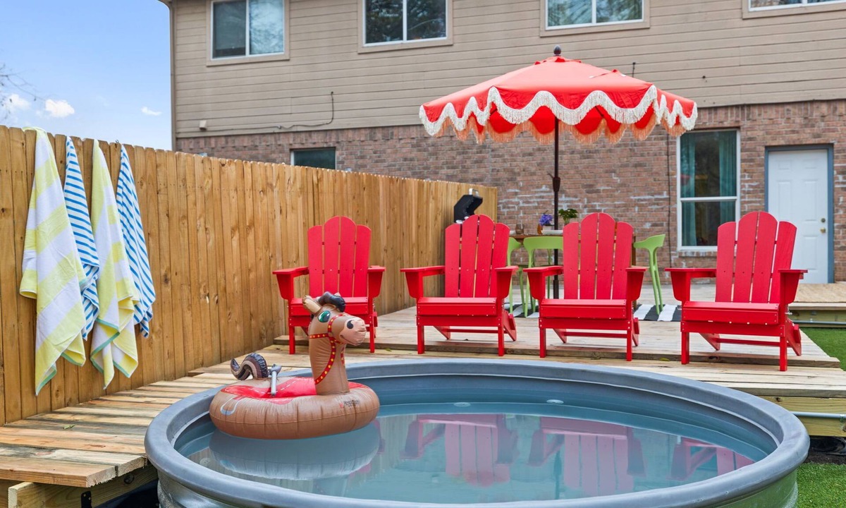 South Arlington House | HOWDY HOUSE- 4 Bed w Pool, Arcade, Putting Green, Firepit, mins to AT&T Stadium,