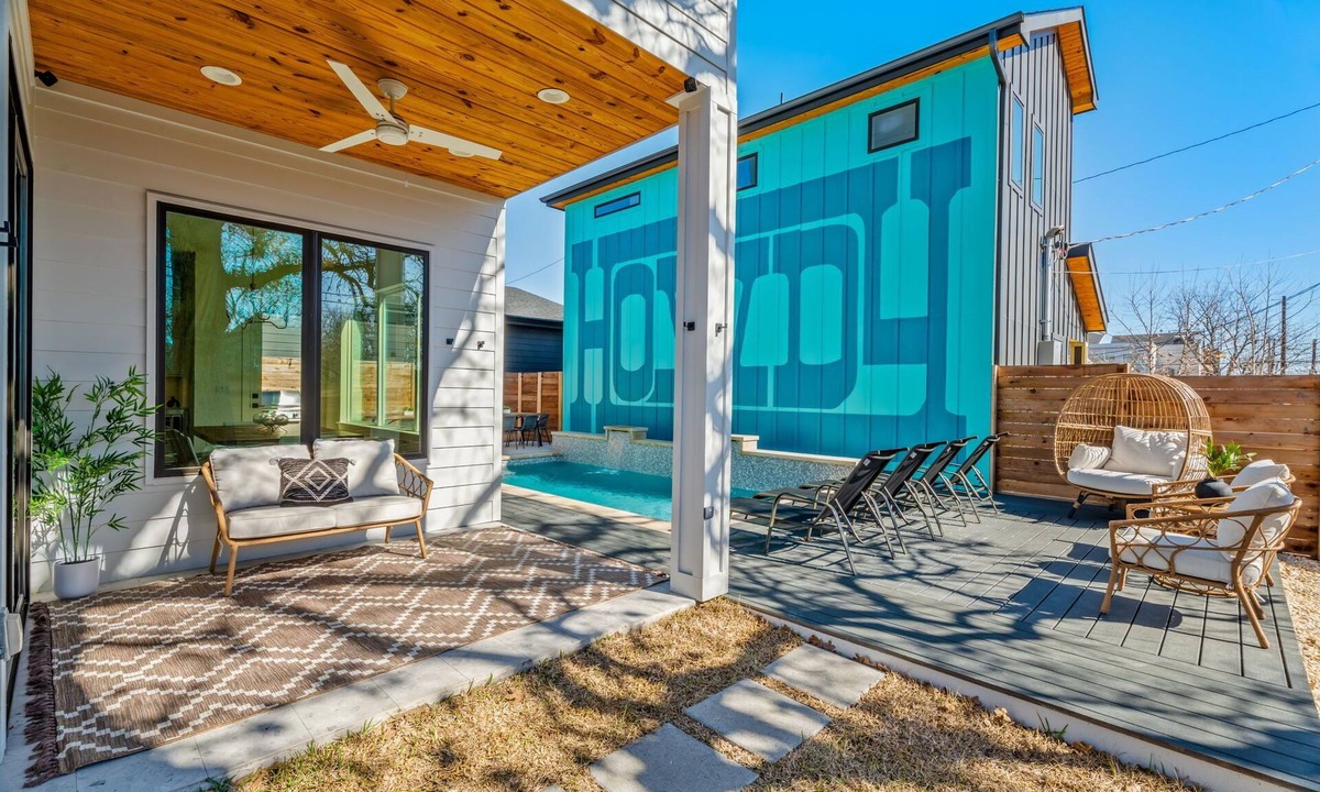 Chestnut House | Howdy House - Pool - Grill - Downtown Views - Walkable Coffee Shops