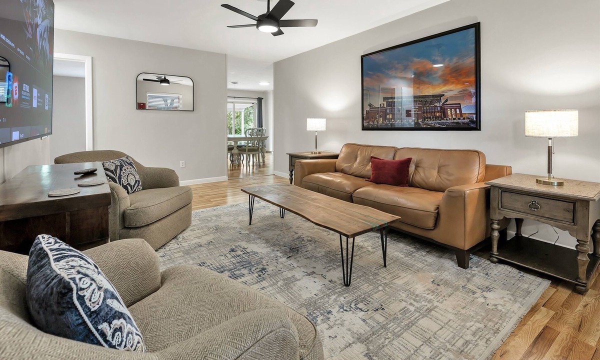 College Station House | Howdy: King Beds/2 Miles to Campus (4BR/2Ba)
