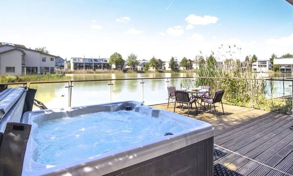Cirencester House | Howells Mere 27, Crane Lodge