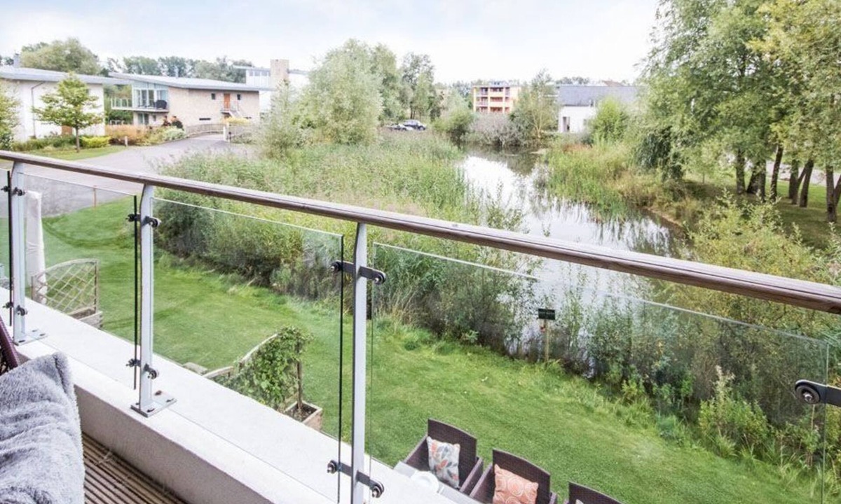 Malmesbury House | Howells Mere 47, Robin Lodge