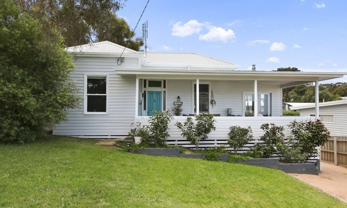 Metung Hotel | Howitt House | Central Metung Village Retreat