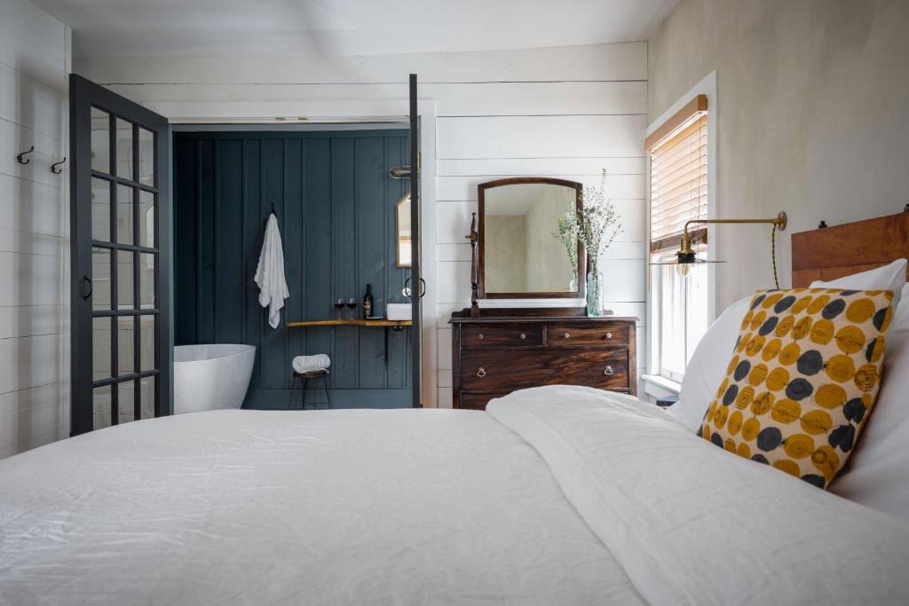 Mount Tremper Hotel | Howland House