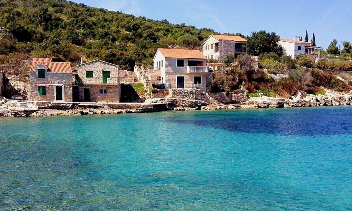 Donje Selo Apartment | Apartment Jagoda - next to the sea: A1(4) - Cove Donja Krusica (Donje selo), Island Solta, Croatia