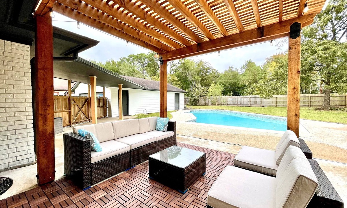Sugar Land Villa | HTX Gateway 4-Bedroom Resort Style Villa w Pool