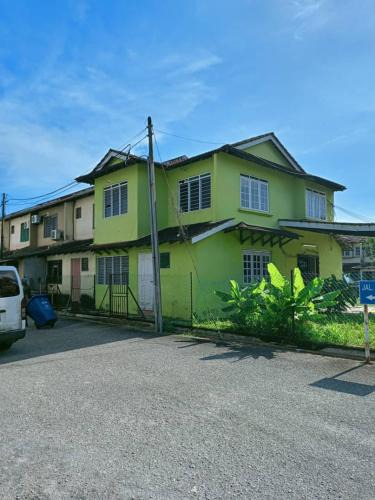 Bandar Indera Mahkota House | Hub Homestay