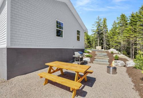 Bernard House | Huckleberry Hollow - Private Retreat