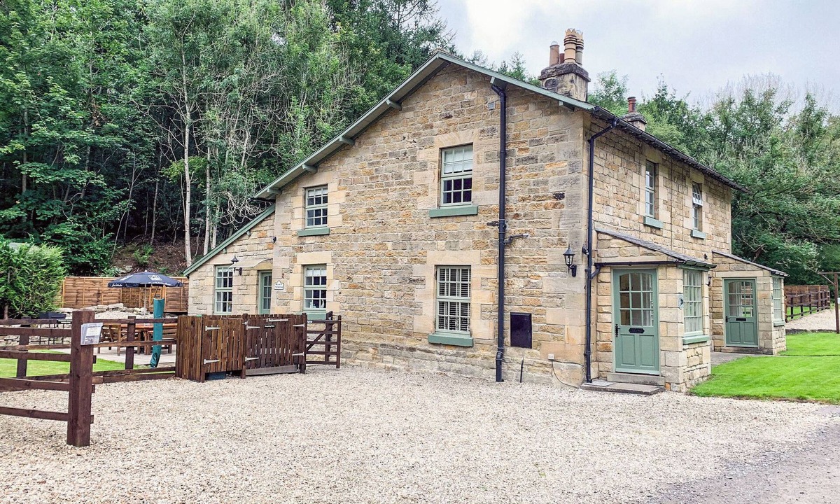 Pickering Cottage | Hudson Cottage - UK38152