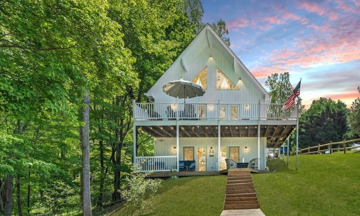 Huddleston House | Hudson Haven