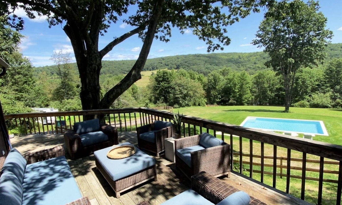 Craryville House | Hudson Hilltop Retreat