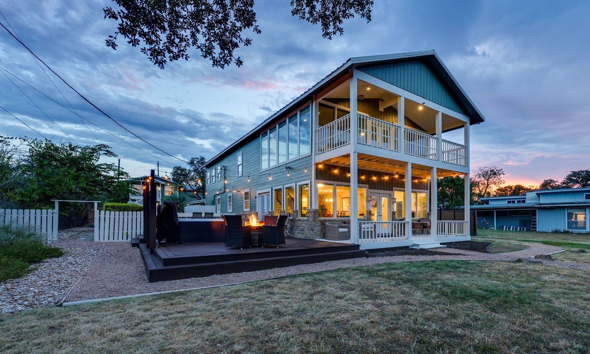 Hudson Bend House | Hudson House on Lake Travis
