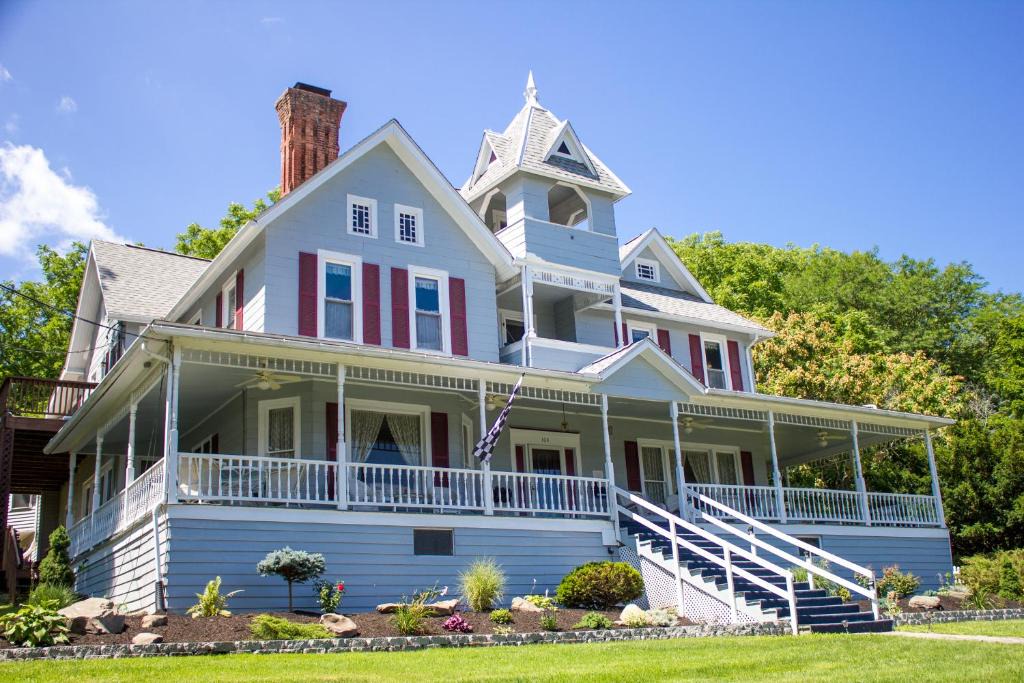 Town of Reading Bed & Breakfast | Hudson Manor Bed & Breakfast