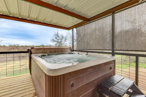 Hudson Oaks House | Hudson Oaks Country Creekside Home: Hot Tub & Deck