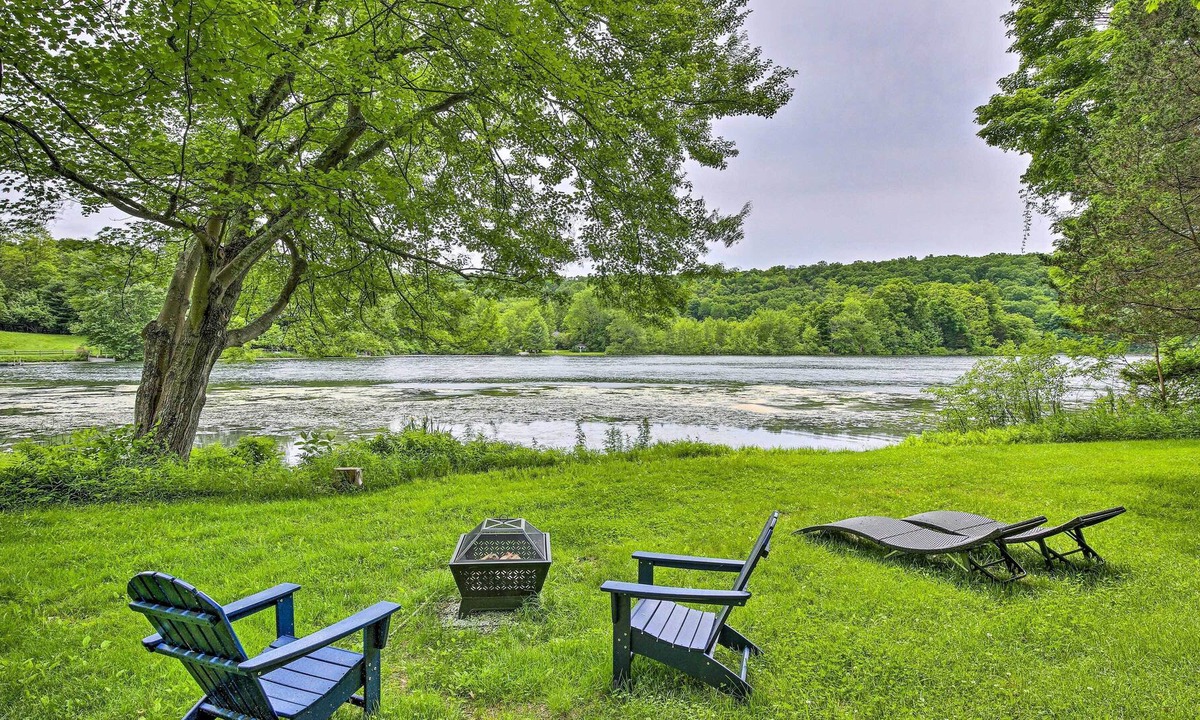 Clinton Corners House | Hudson Valley Home w/ Lake Views & Kayaks