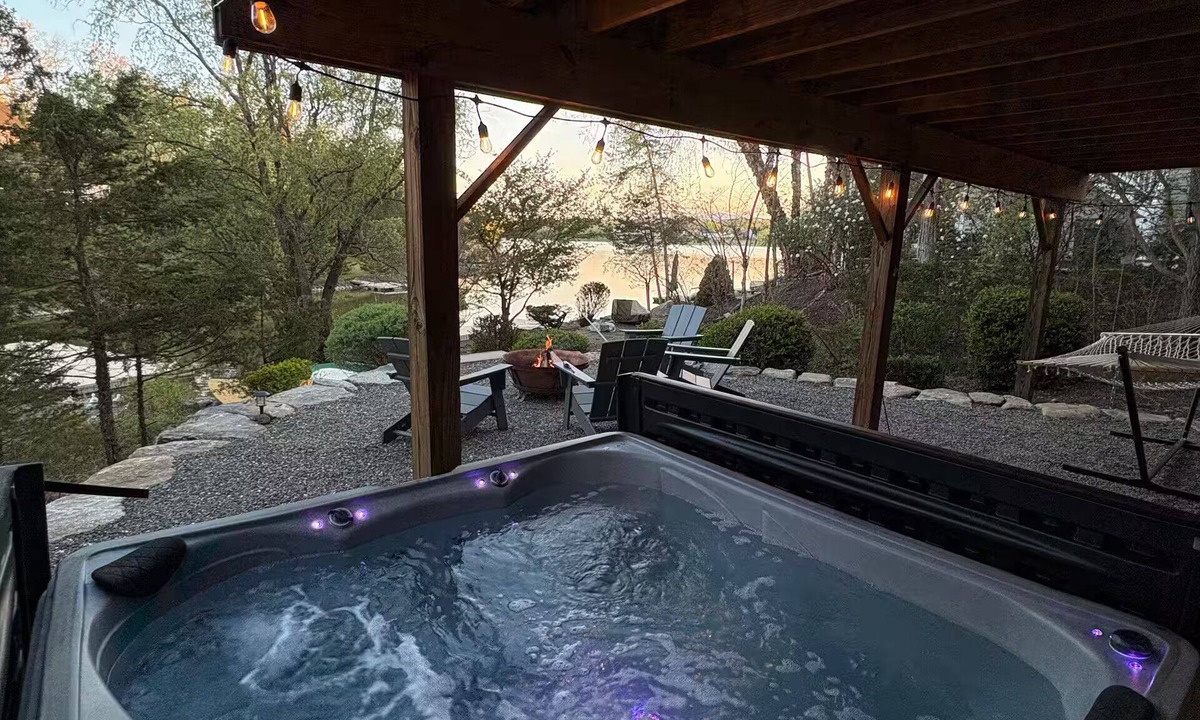 Athens House | Hudson Valley Lake · Hot Tub · Dock · Games · View
