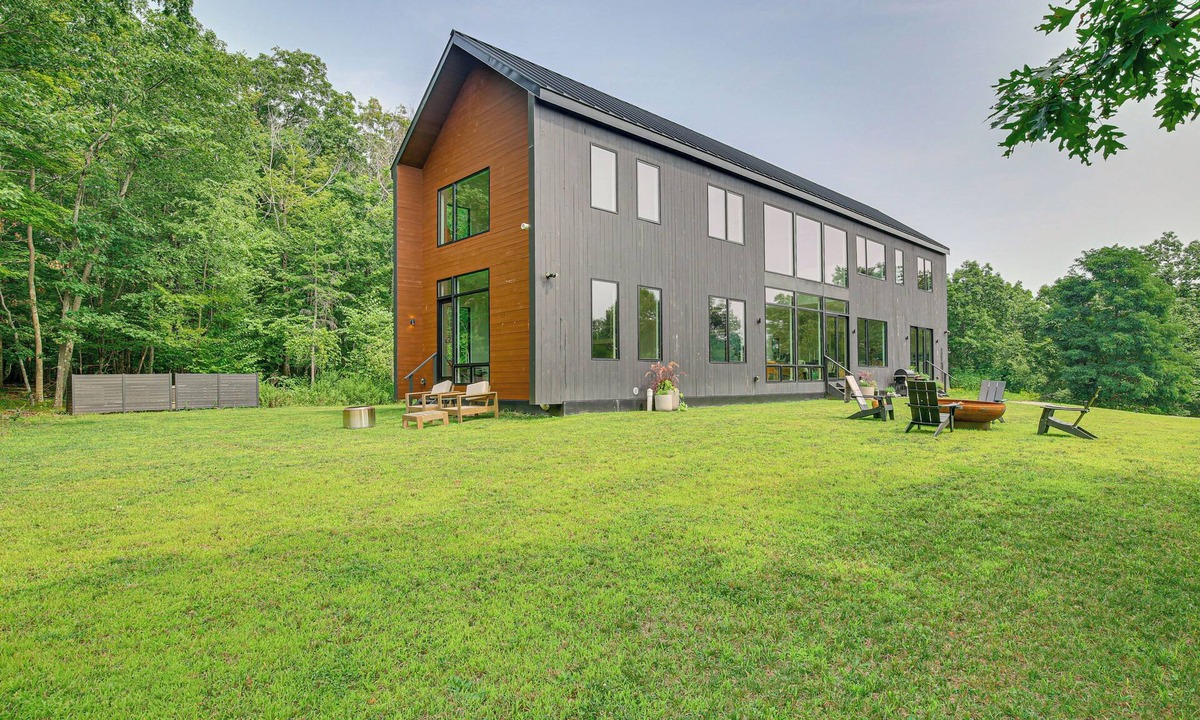 Pine Plains House | Hudson Valley Summer Escape w/Pool & Fire Pit
