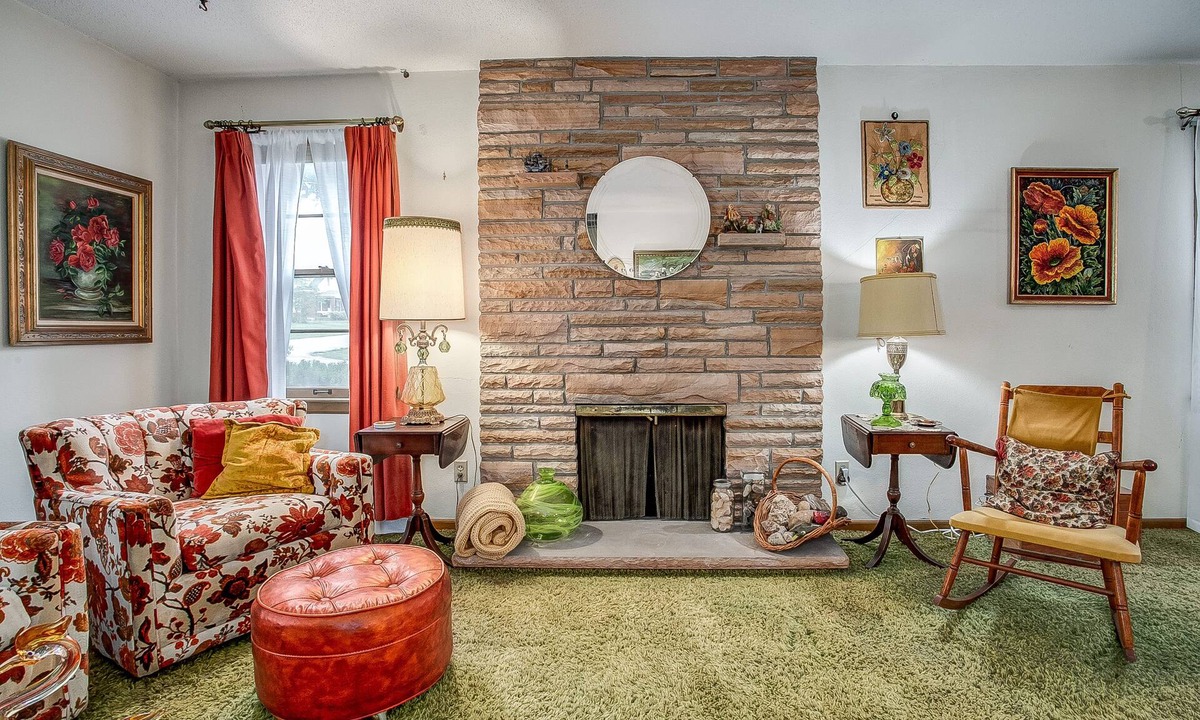 Independence House | Huge 1960s Style Family and Pet Friendly Home