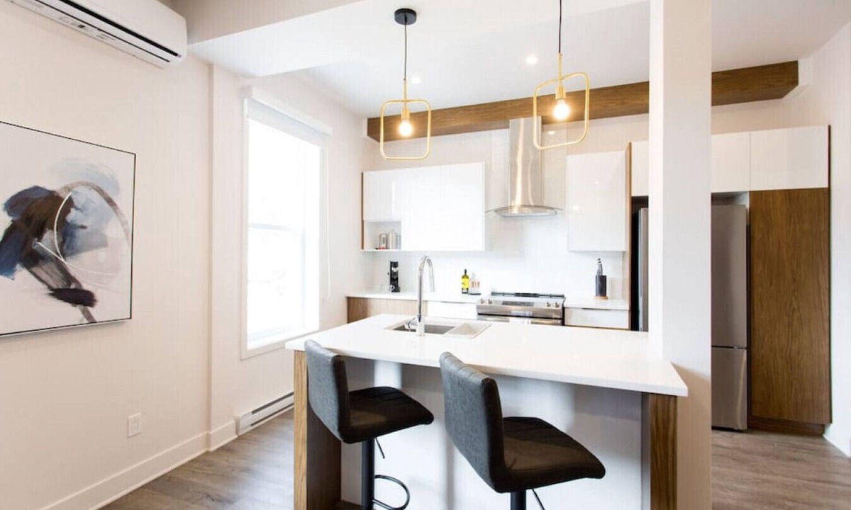 Mile End Apartment | Huge 2 Bdr with Balcony in Mile End by Denstays