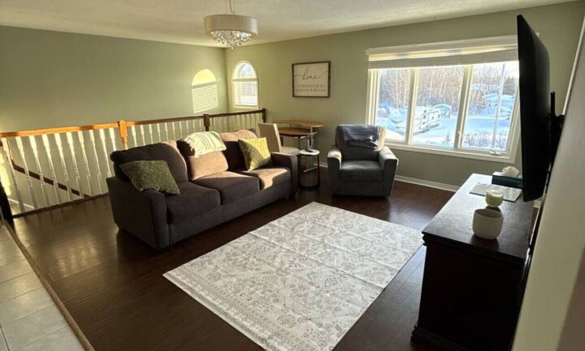 Longlac Apartment | Huge 3BR apart. for Family Fun or your work trips