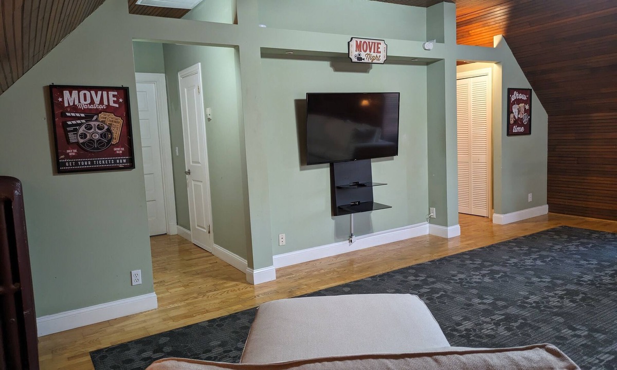 Tower Grove East House | Huge 4 Bedroom 2 Blocks from Tower Grove Park!