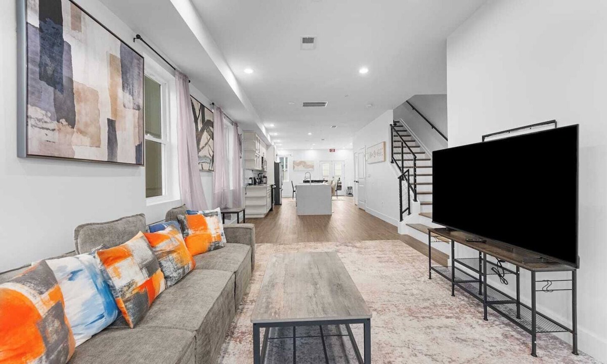 Washington Apartment | Huge 4BR Home near Navy Yard | Sleeps 12