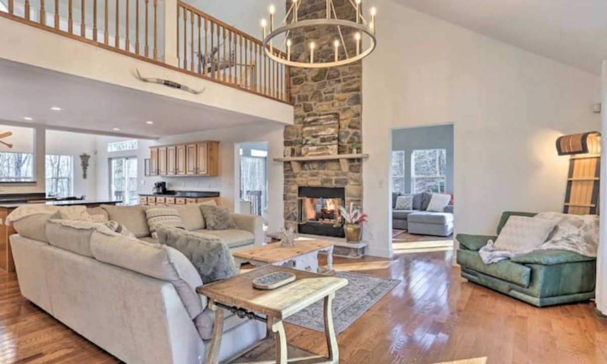 Rowland Cabin | Huge 5BR Cabin Retreat With Game Room & Nature Views