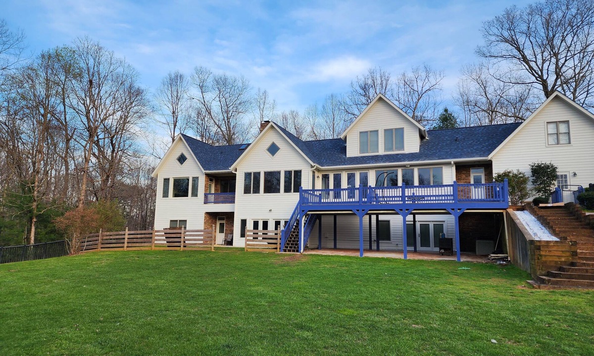 Cleveland Bed & Breakfast | Huge 6 bedroom home near wineries & Helen attractions, sleeps 14 guests