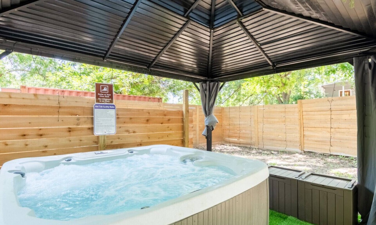 Blackshear-Prospect Hill Apartment | Huge 6BR Gem w/Hot Tub - Near Downtown, SXSW
