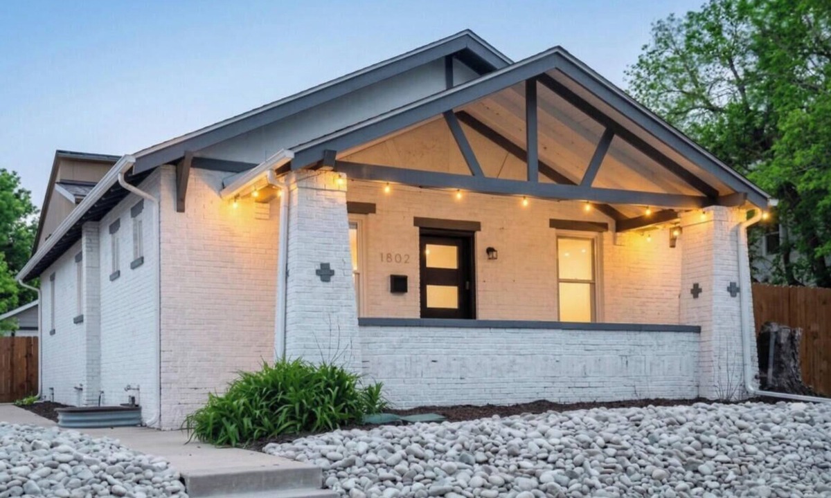 Sunnyside Apartment | Huge 6BR Highlands Home - Modern Style & Comfort