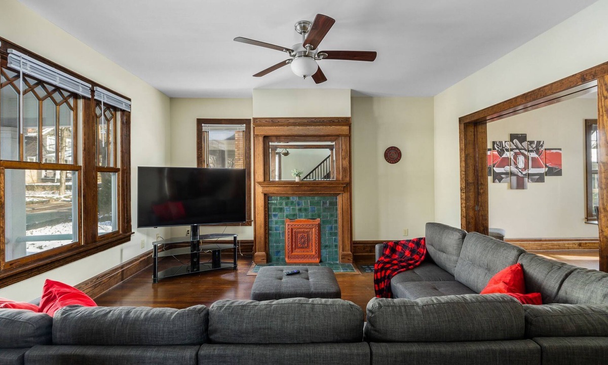 Old North Columbus House | HUGE 7 Bedroom, 4 Bathroom Sleeps 14+