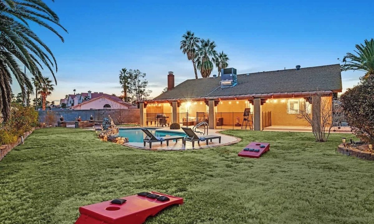 Spring Valley House | Huge Backyard Fun Games+Arcade+Pool+Firepit