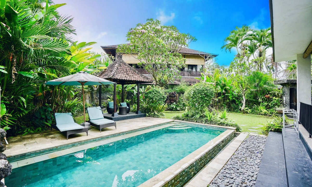 Kedewatan Villa | Huge Bali Villa with Pool, Lush Garden & Terrace