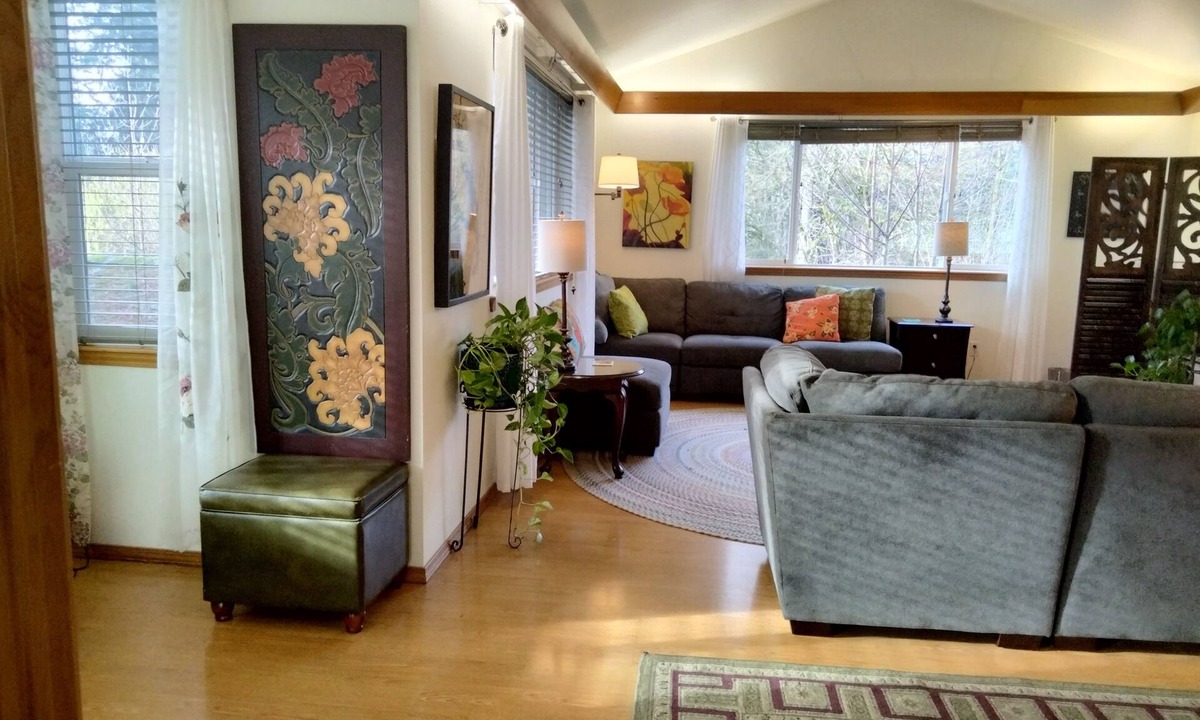 Olympia House | Huge, Bright, Vaulted Ceilings. Quiet. Convenient. Views! Generator. NATURE!