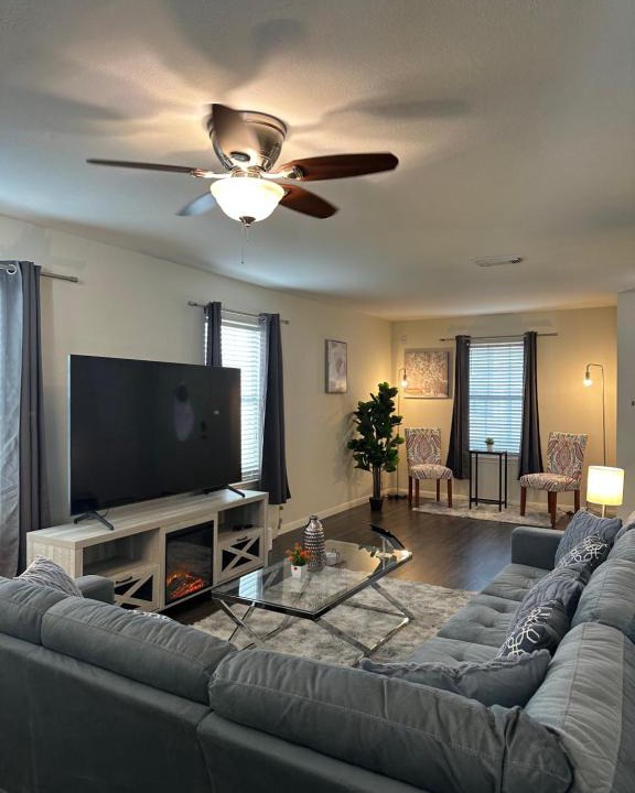 Cypress House | Huge Captivating Modern 5Bdr home-(The Xperience)