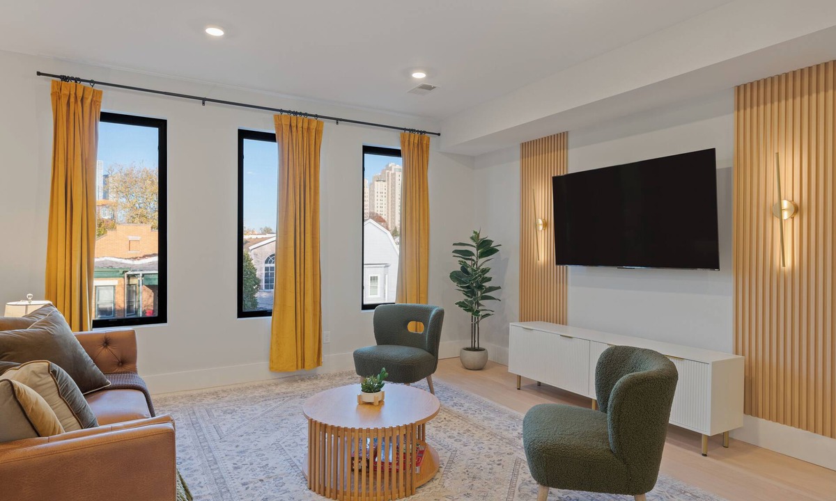 McGinley Square House | Huge & Cozy 3BR3BA LUX Penthouse+Roofdeck! Quick PATH Access to NYC Manhattan