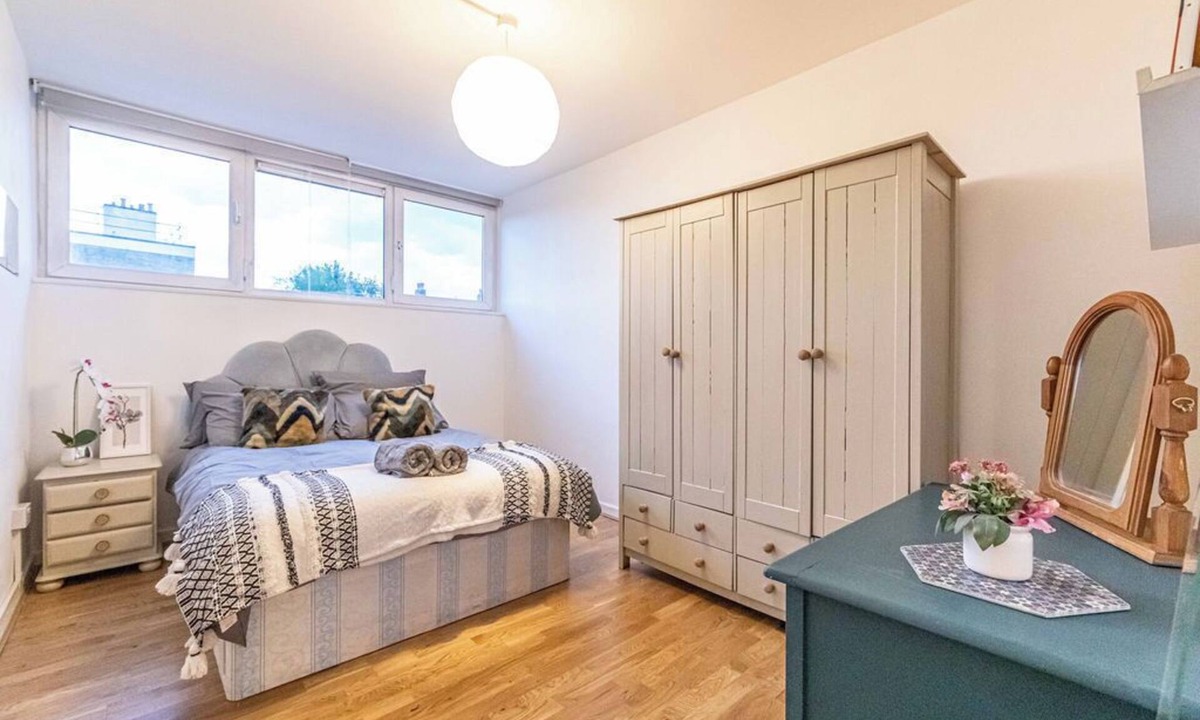 Canary Wharf Apartment | Huge Flat in Shoreditch Park