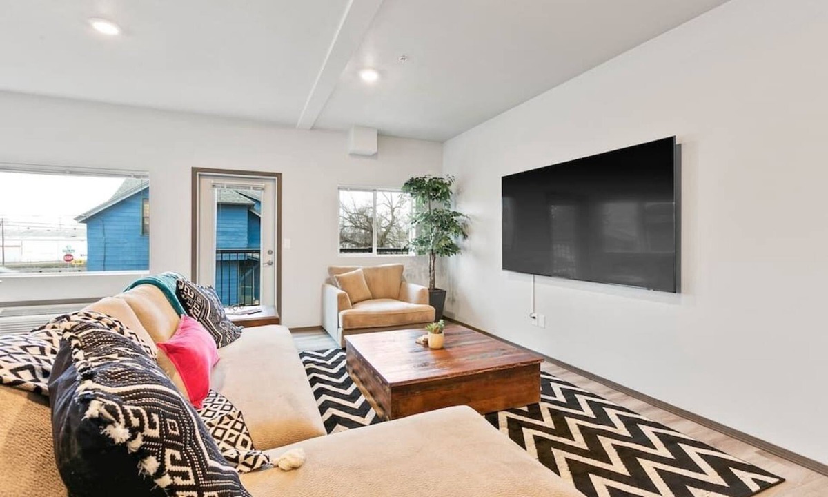 South Perry District Apartment | HUGE-Fun-Trendy Apt by Perry District & Downtown!