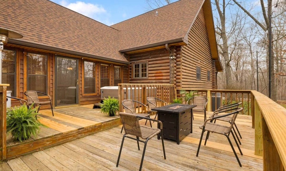 Benton House | HUGE KY Lake House + Ultimate Amenities