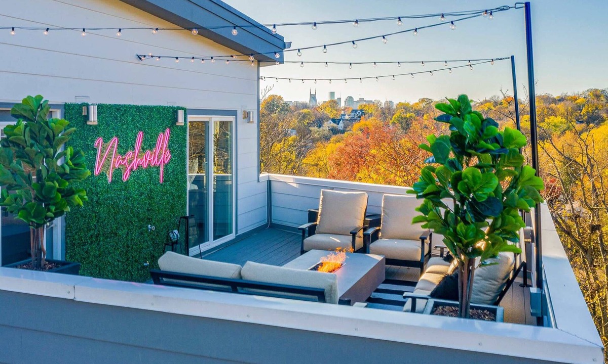 Shelby Hills House | Huge Luxe Home! 11 Beds - Rooftop Fire pit!