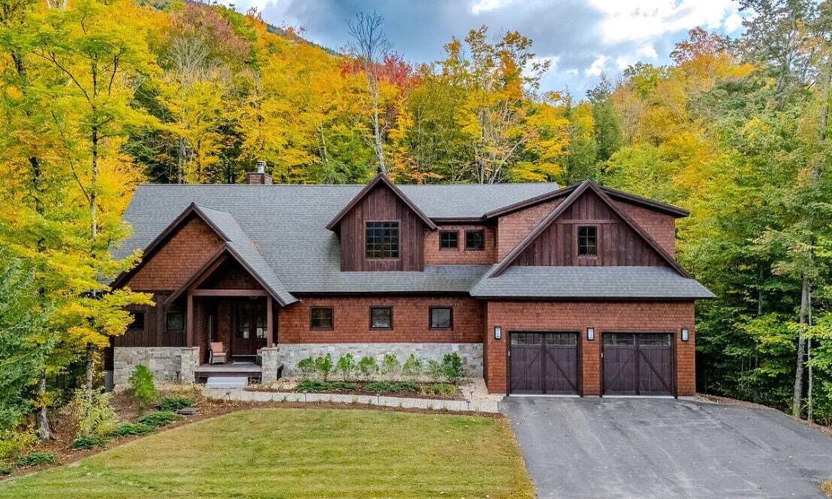 Lincoln Ski Chalet | Huge Luxe Loon Mtn Chalet w/Hot Tub & Fire Pit!
