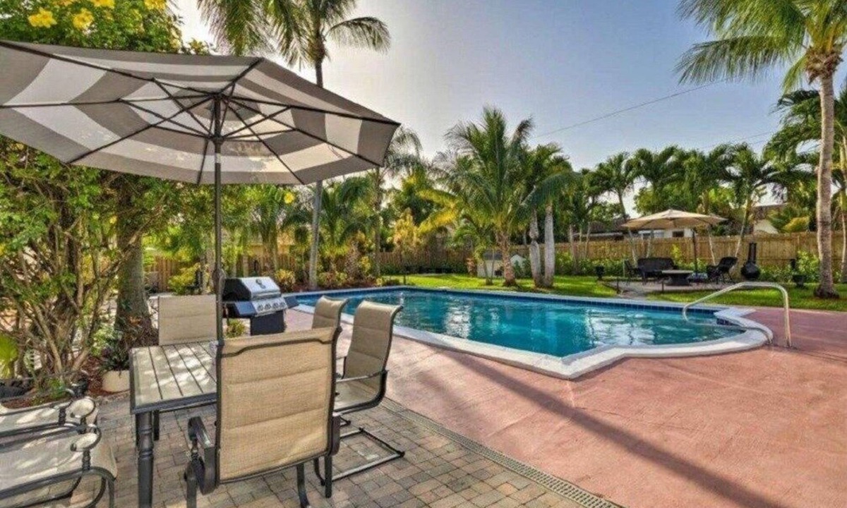 Boynton Beach House | Huge Mini-Resort w/Pool, Tiki Bar - Near Beach