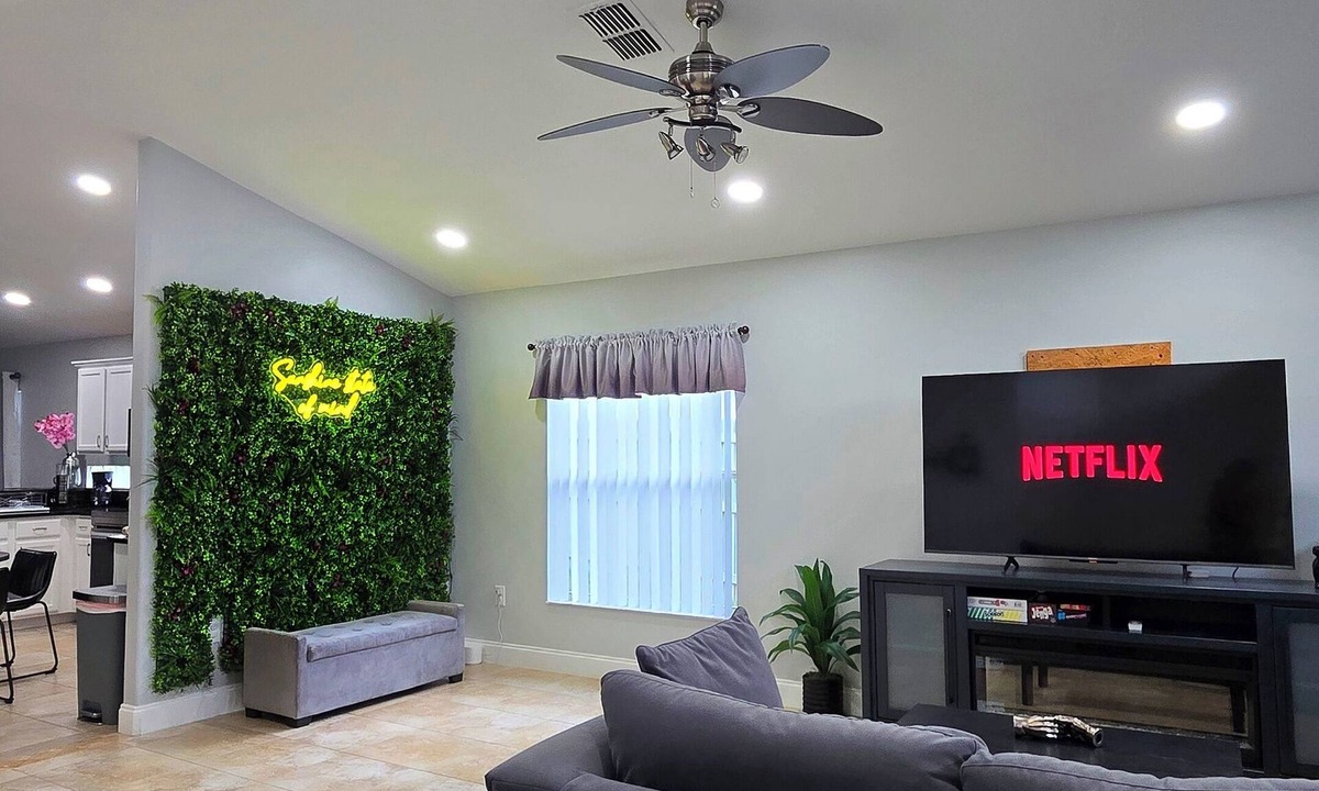 Orlando House | Huge Modern 3BR Family Home - Fully Stocked Kitchen + Board Games + Pet Friendly