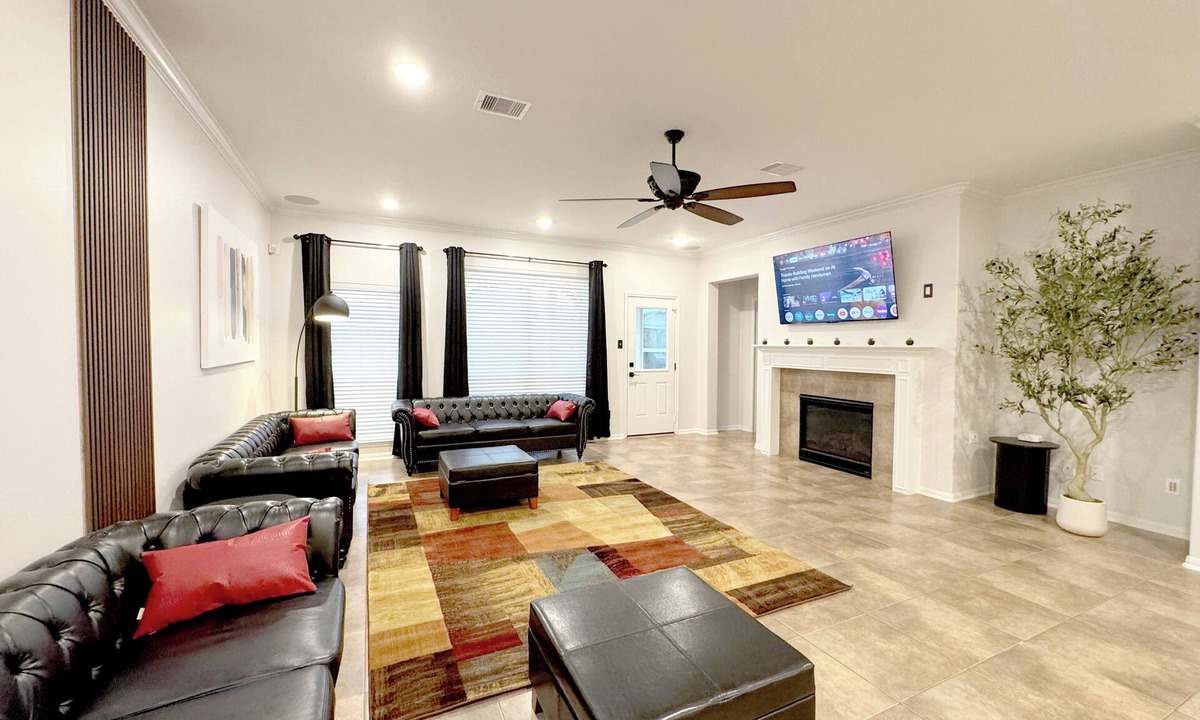 College Park House | Huge modern 6br house with a game room and a pool!