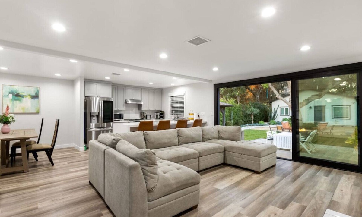 San Gabriel Valley House | Huge & modern home near 5Cs
