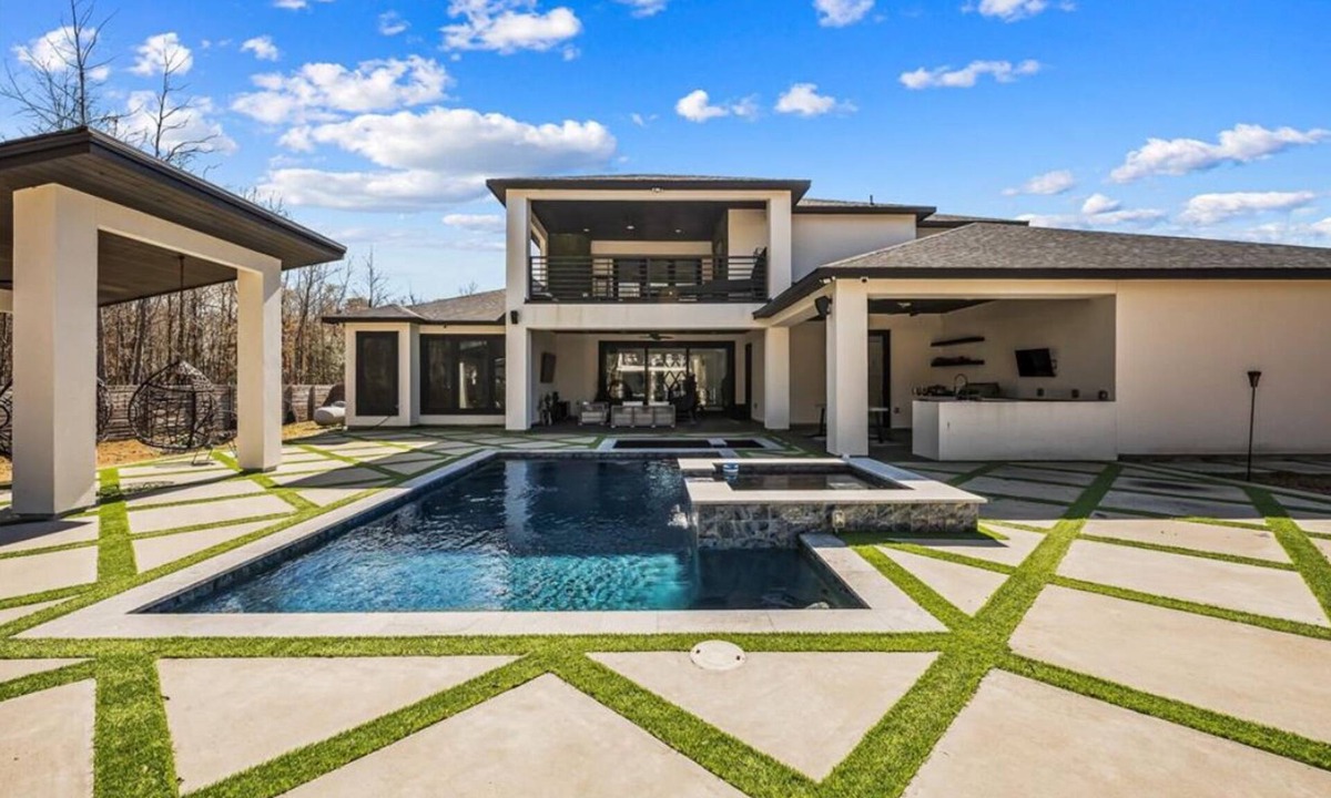 Hull House | Huge Modern Luxe Oasis with Pool